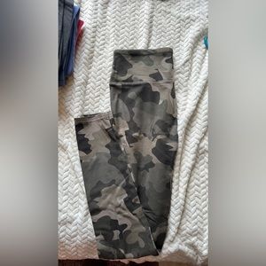 camo leggings